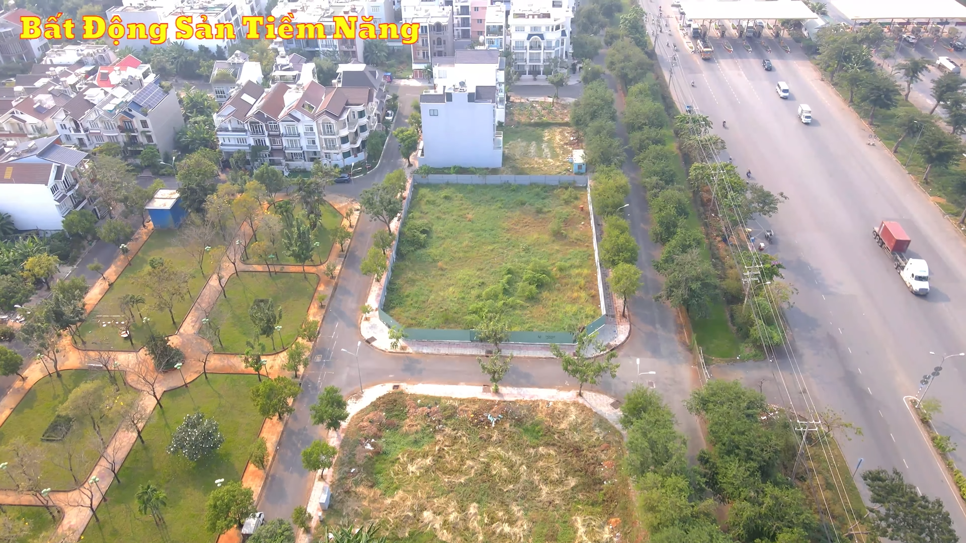 Đất mặt tiền gần Phú Mỹ Hưng